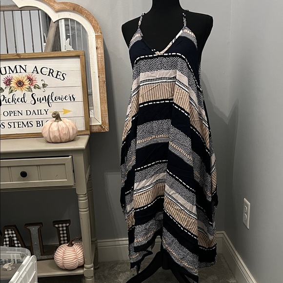 Chic High Low Dress in Navy and Cream - Picture 1 of 6
